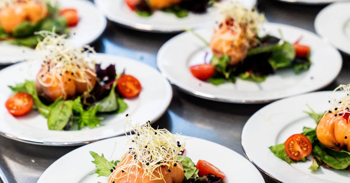 Best Practices for Managing Catering Staff During Conferences