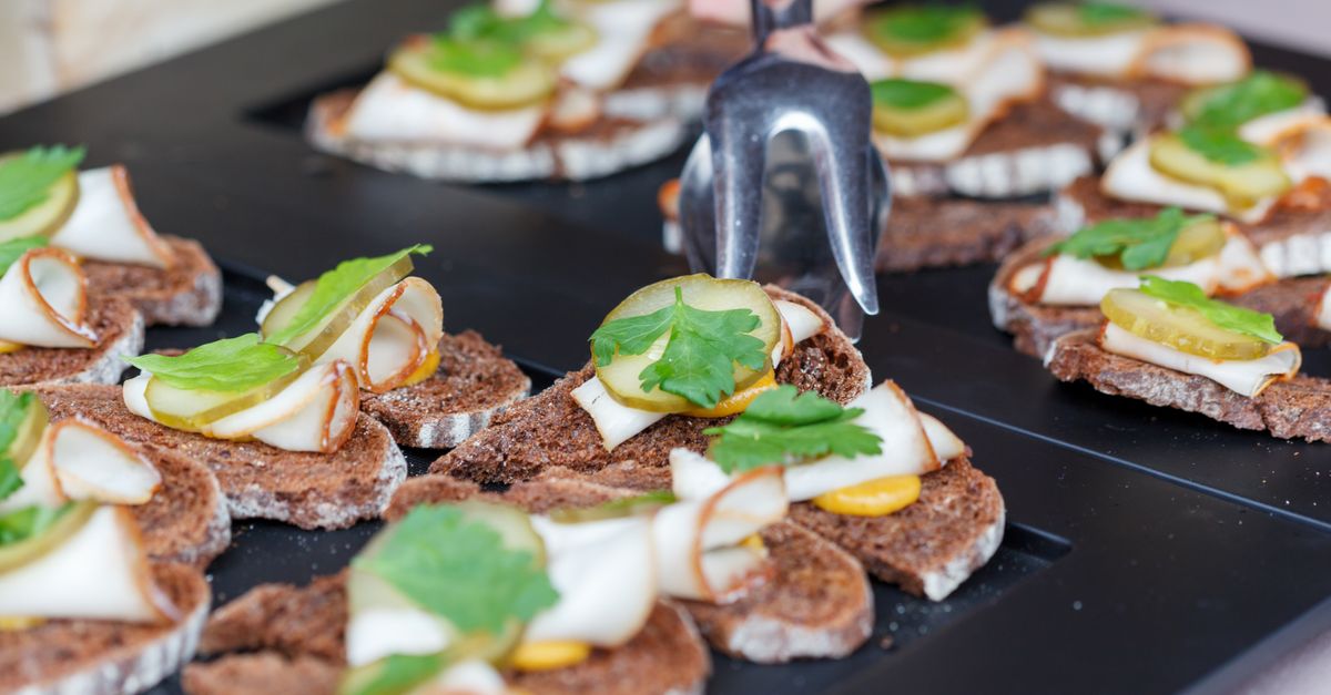 Evaluating the Right Staffing Levels for Corporate Catering