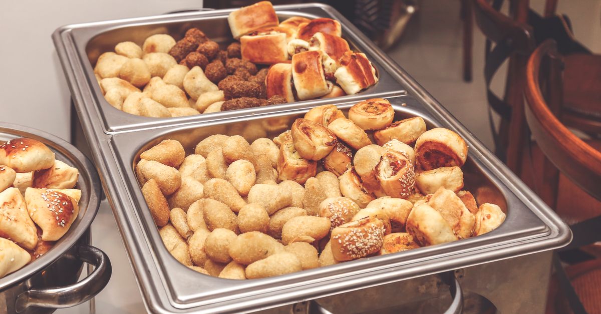 How to Provide Excellent Customer Service Through Catering Staff